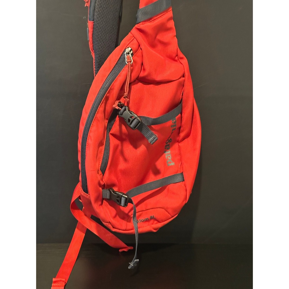Patagonia Atom 8L Sling Bag Red Crossbody Backpack 48261 Hiking Travel - Picture 2 of 4